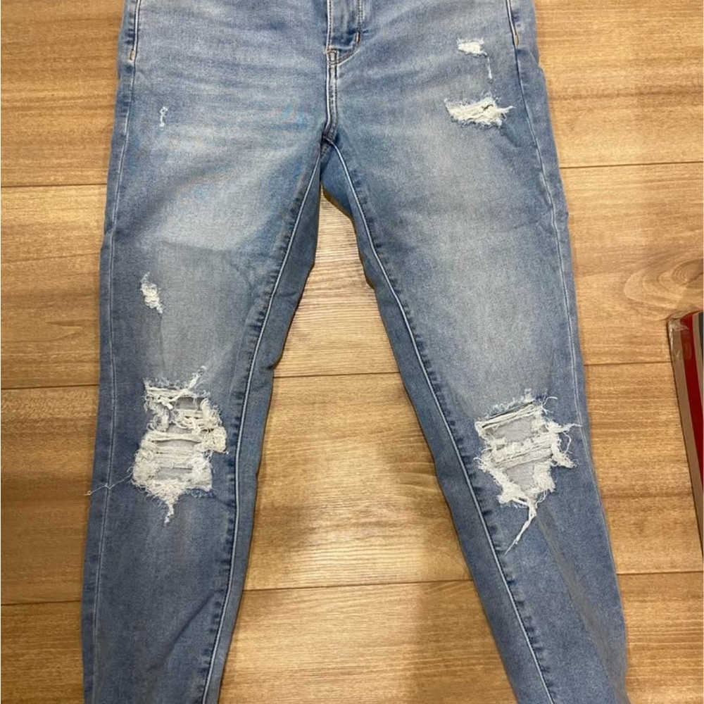 American Eagle Outfitters Light Blue Distressed Skinny Jeans